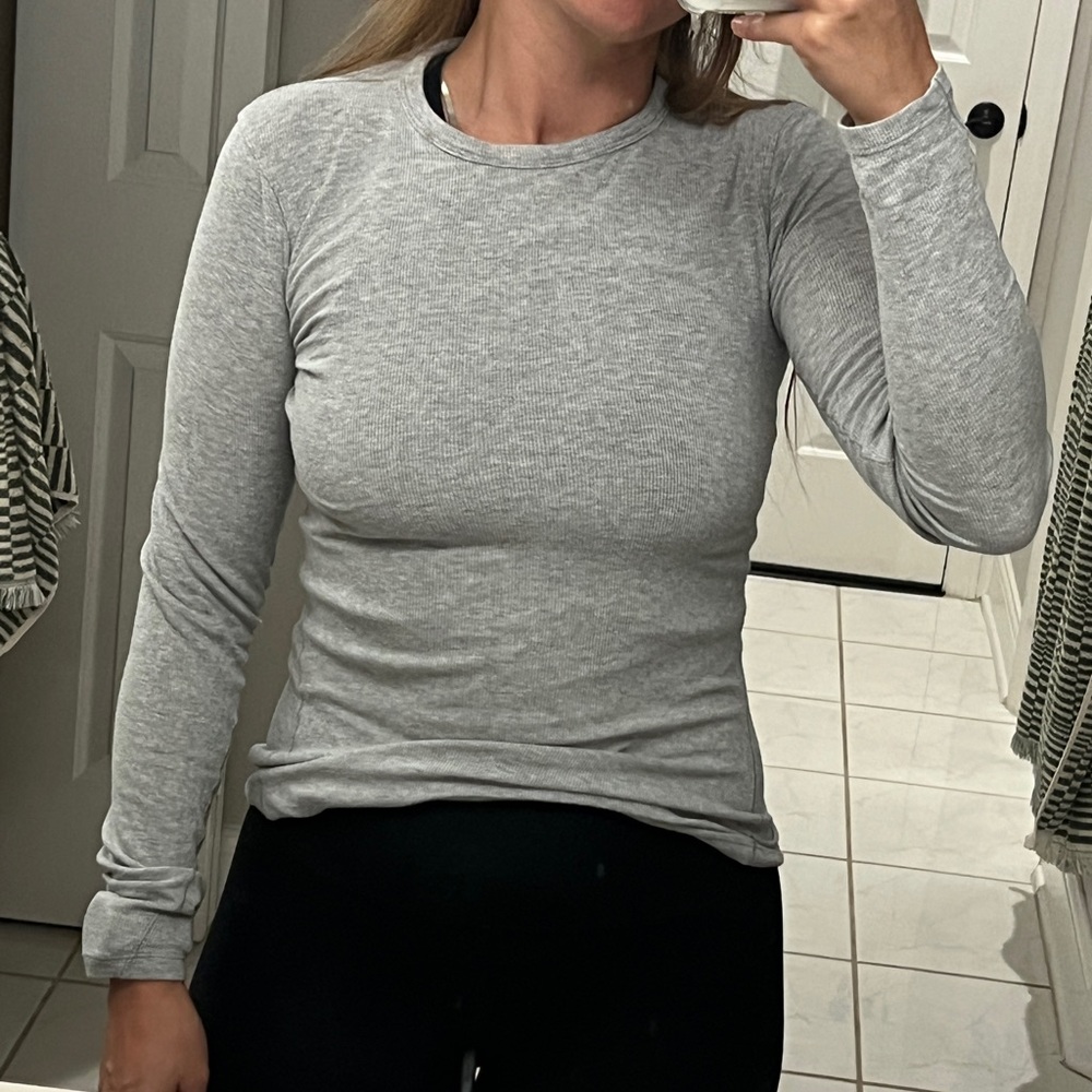 Lululemon grey long sleeve pullover